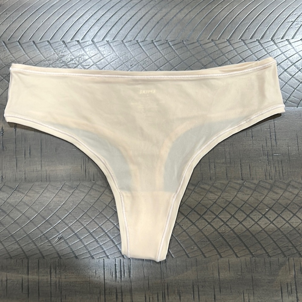 New Skims fits everybody thong.